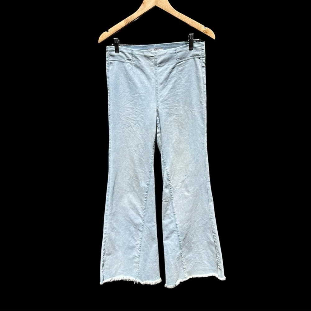 🌻Free People Light Wash Stretch Flare Raw Hem Jeans Size 28 - Picture 8 of 11